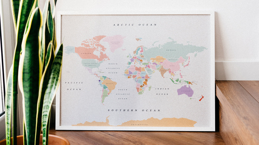 mapa del mundo politico de corcho de colores